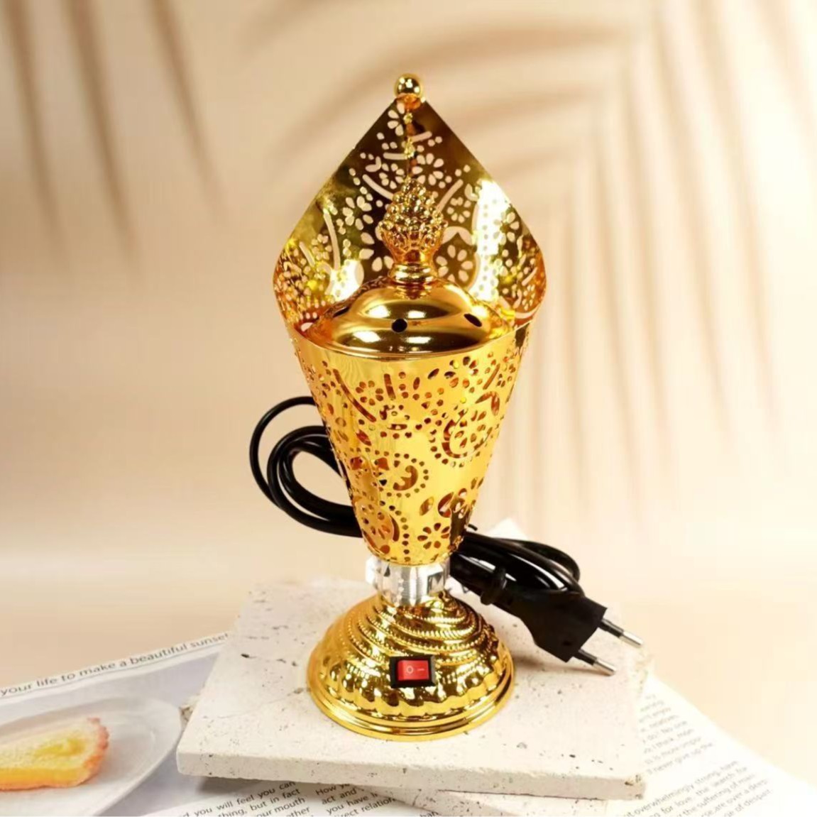 Factory wholesale of new metal Arabian-style tabletop plug-in aromatherapy diffuser Metal incense burner